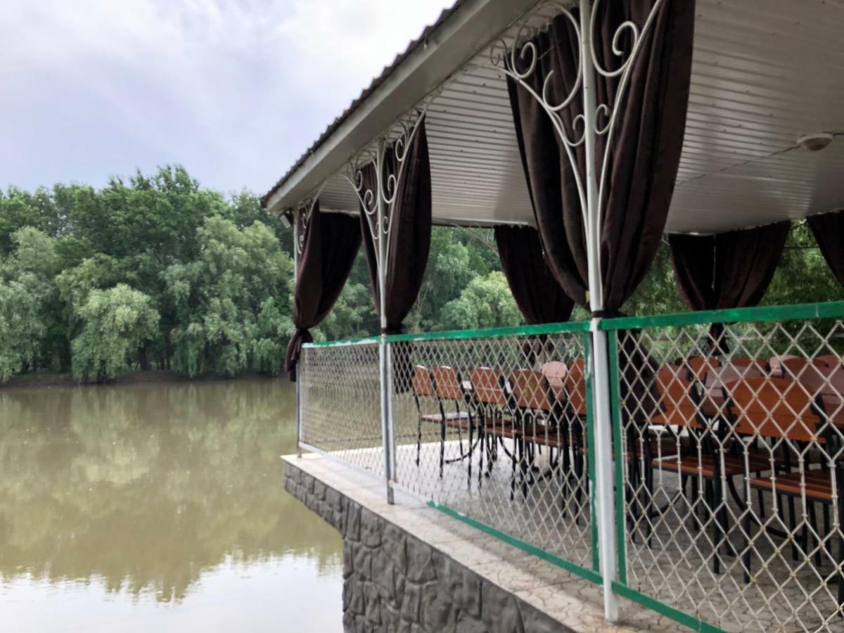 Рыбное Место Hotel Troitskoye Buitenkant foto